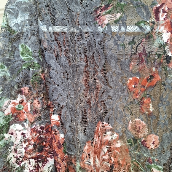 Gypsys & Moondust Top SzM Lace Roses W Gray Insets Open Front Kimono Style Prett - Picture 7 of 8